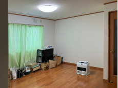2階廊下に6畳程度のホールがあります.png