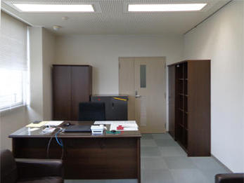 お部屋が清潔感のある空間に変わって気分も明るくなりました。仕事もはかどるような気がします。との事でした。