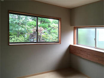 高めの折りたたみ式カウンターが便利に使えそうです。丁寧な仕事とたくさんの要望を聞いていただきありがとうございました。