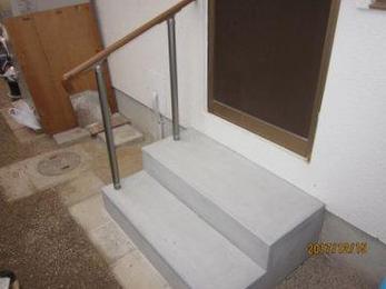 手すりは介護保険認定がある場合は補助金の可能性があります。ケアマネージャーとホームデコが一緒に考え提案できます。実績多数。お気軽にご相談ください。