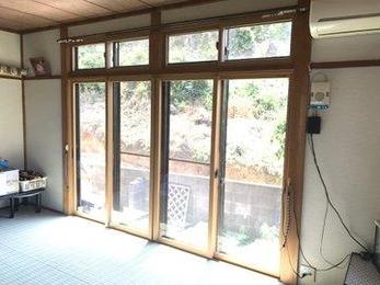 テレビCMの影響もあり内窓取付が人気です。実際つけてみるとその効果のすごさに驚かれます。窓から奪われる熱が冷暖房効果を下げていることに改めて気づかされます。