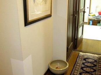 クロス張替えは思ったより安く収まることが多いです。長年気になっている場合はお気軽にご相談ください。もっと早くすればよかったと言われます。