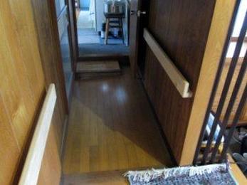 手摺設置のお問い合わせは多いです。介護保険で補助金も出ますのでお気軽にご相談ください。ちょっとした工夫で家族も安心です。