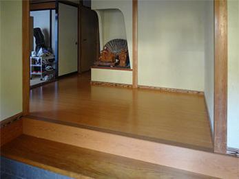 玄関はリフォーム框を使用し、違和感の無い様に仕上げました。