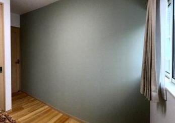 子ども部屋を一部屋で作って後から二部屋に改修するのはよくあることです。せっかくなのでクロスの色にもアクセントを創ってみましょう。色が違っても同じ金額ですのでご安心ください。