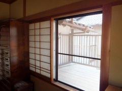 どこに頼んでいいか分からない小さな工事もおまかせください。障子、ふすま、網戸の張替えが人気です。一枚からでもOKなのでお気軽にご相談ください。