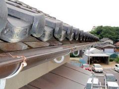 どんな小さなことでもおまかせください。雨樋の修理はとても多い注文です。台風、大雪の後であれば火災保険が適用される場合もありますので一度ご相談ください。