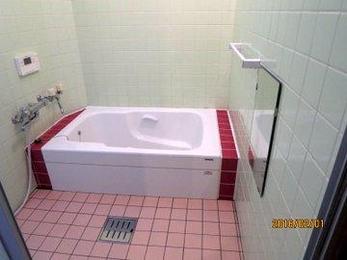 浴室改修はユニットバスが多いですがお客様の要望で在来工法の改修も可能です。コストを抑えつつきれいに仕上げることができます。ぜひご相談ください。